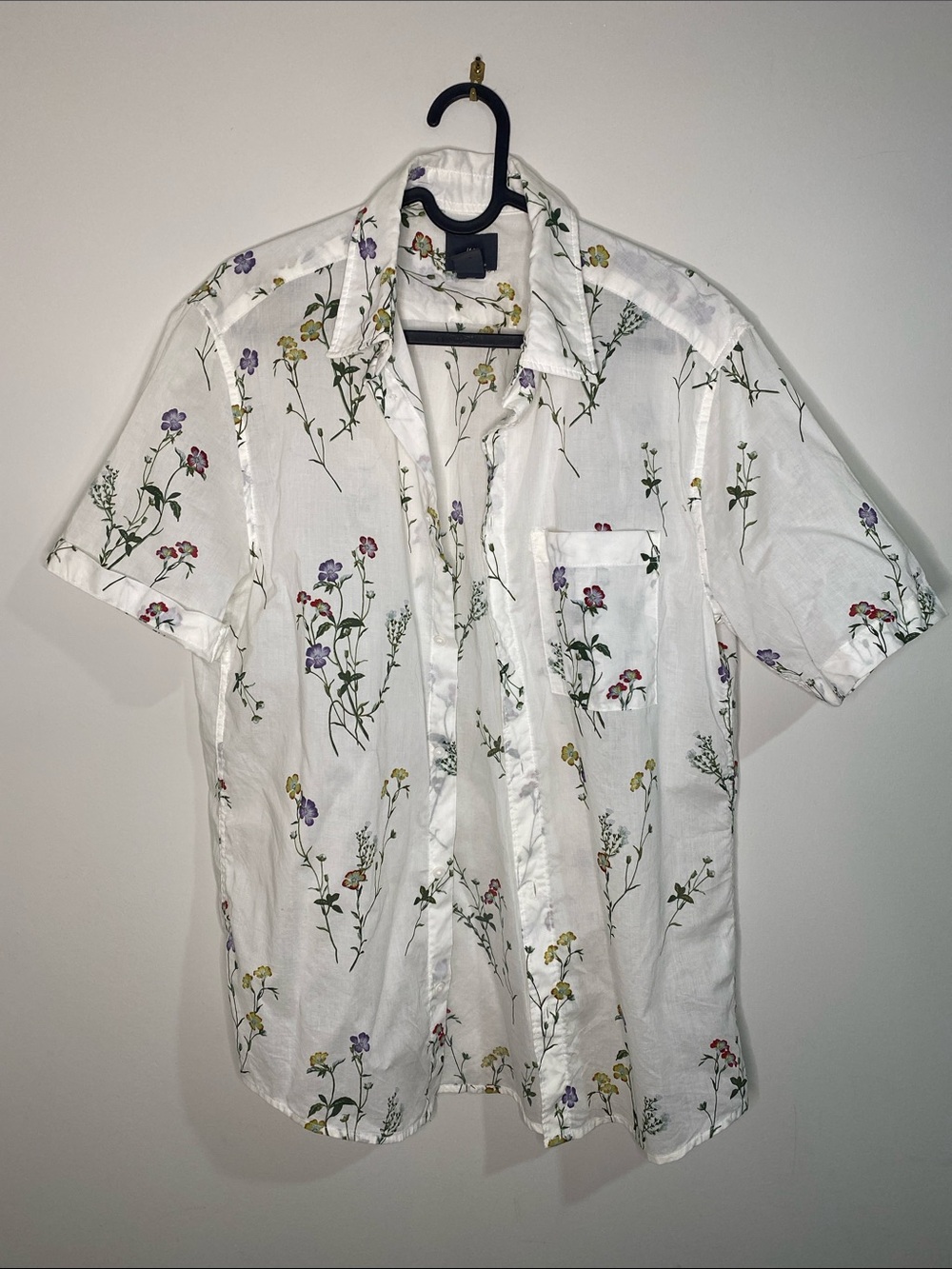 H&M White Short-Sleeve Floral Button-Down Shirt